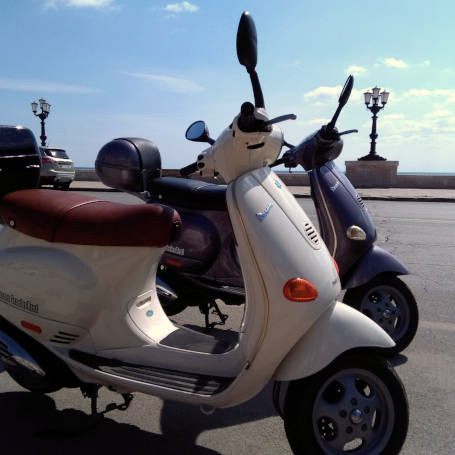 Noleggio Scooter Vespa Piaggio - Road Runner Scooter Rent