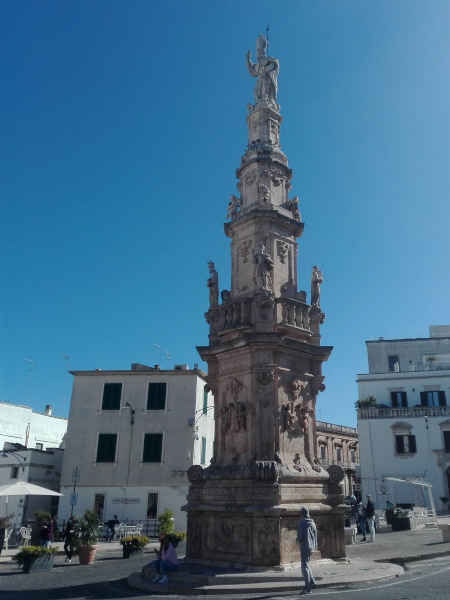 Obelisco di Sant'Oronzo - Ostuni - Road Runner Scooter Rent