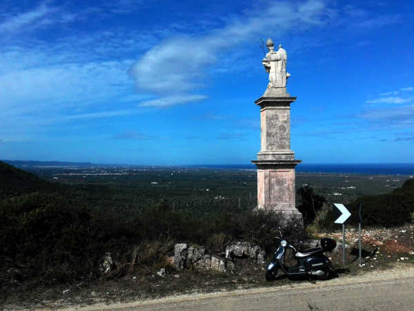 Statua Santuario di Sant'Oronzo - Ostuni - Road Runner Scooter Rent